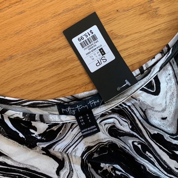 Bundle = Four Tops + Jeans = Great Value! - Picture 9 of 16